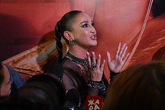 Бузова предложила россиянам поныть