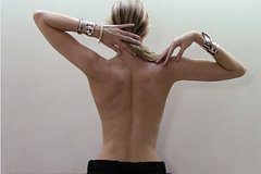 Бывший «ангел» Victoria’s Secret показала фото топлес