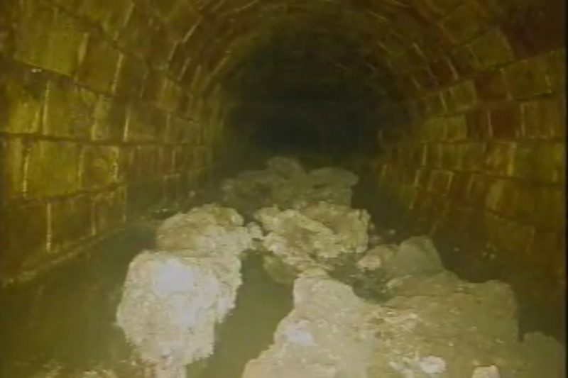 Cгустки из жира и отбросов под землей