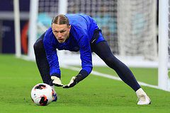 Четыре отбитых Сафоновым пенальти лишили россиянина почти двух миллионов рублей