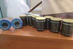 Летевшего на свою свадьбу в Дубай россиянина с черной икрой заподозрили в контрабанде