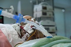 Мужчина едва не умер после сна на кровати покойной матери