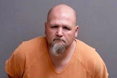 Мужчина попытался положить на счет в банке наркотики вместо денег