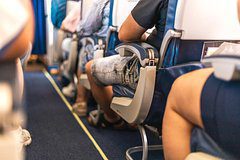 Названа неуместная на борту самолета одежда и обувь