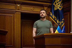 Названы две мешающие Зеленскому вывести войска из Донбасса силы