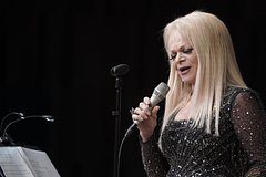 Новогодний фильм с Долиной вышел в эфир