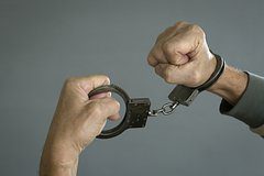 Обвиняемых в поджоге сына заммэра Харькова украинцев оставят в Австрии