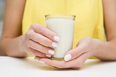 Обычный молочный продукт назвали помощником в замедлении старения иммунитета