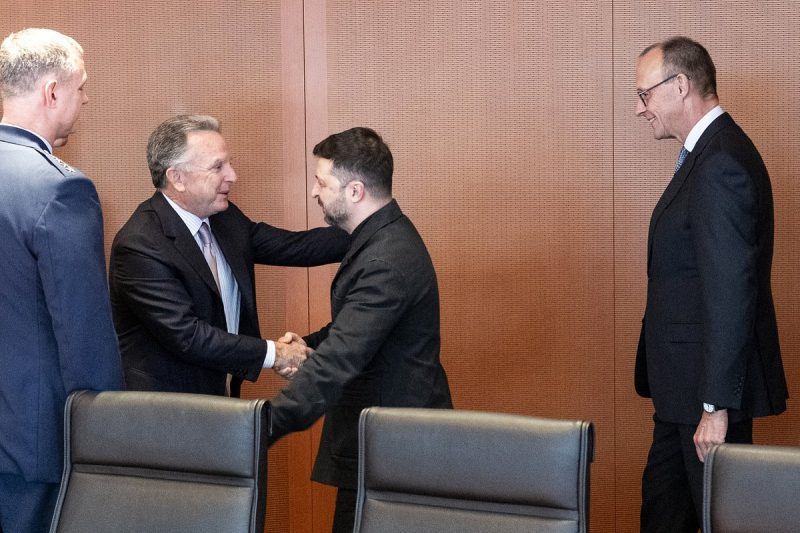 &laquo;Перегнул палку&raquo;. Мерц пытается сделать Германию вновь великой. Что мешает ему достичь лидерства в ЕС и мире?