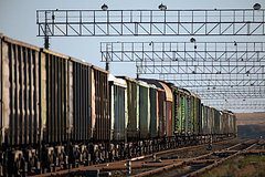 Перевозки на железных дорогах в России рухнули