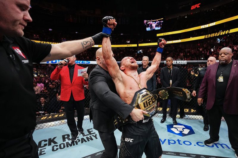 Петр Ян стал чемпионом UFC