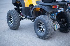 Пьяный российский школьник на квадроцикле сбил полицейского