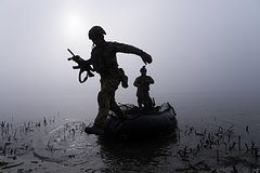 Пять бойцов ВСУ переправились через Днепр и сдались в плен