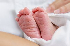 Подмененная в младенчестве в роддоме женщина отсудила компенсацию