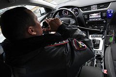 Полицейские заметили на дорогах российского города машину с двумя рулями