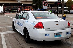 Полицейский устраивал проверки десяткам женщин и крал их интимные фото и видео