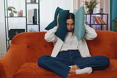 Россиян научили бороться с шумными соседями