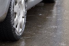 Россиян научили ездить в гололедицу