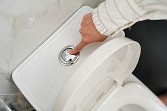 Россиянам назвали неожиданные опасности и коварство геморроя