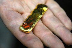 Россияне переплавили сотню килограммов золота и серебра в слитки для вывоза за границу