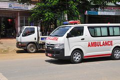 Россиянка не выжила после падения камня на туристический автобус во Вьетнаме