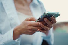 Россиянка согласилась получить почтовую посылку и потеряла квартиру