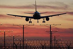 Самолет с сотнями пассажиров на борту попал в аварийную ситуацию во время полета в США