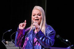 Стала известна заплаченная Долиной сумма агентству за подбор покупателя