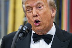 Трамп решил помочь пострадавшим от торговой войны с Китаем фермерам