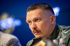 Усик отреагировал на смертельное ДТП с участием Джошуа