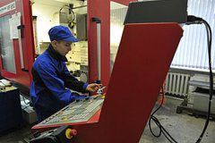 В России призвали учить молодежь рабочим профессиям бесплатно