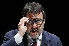 Вице-премьер Италии выступил с резкой критикой ЕС из-за России